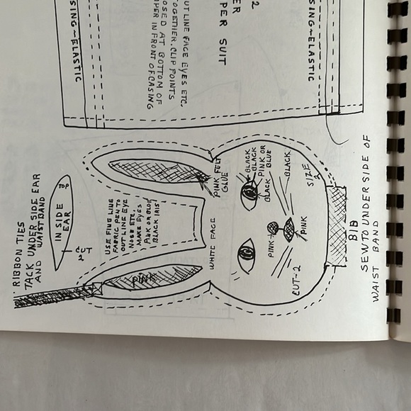 New That Special Touch, Costumes for Bears 1985 Lois Frederick Pattern BOOK - Picture 12 of 14